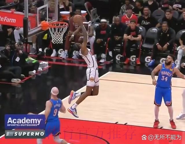 杰伦威抢断反击 飞身暴扣点燃全场